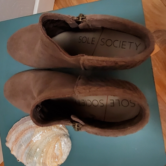 Sole Society So-Zada Tan Suede Bootie 8.5M - Picture 3 of 9